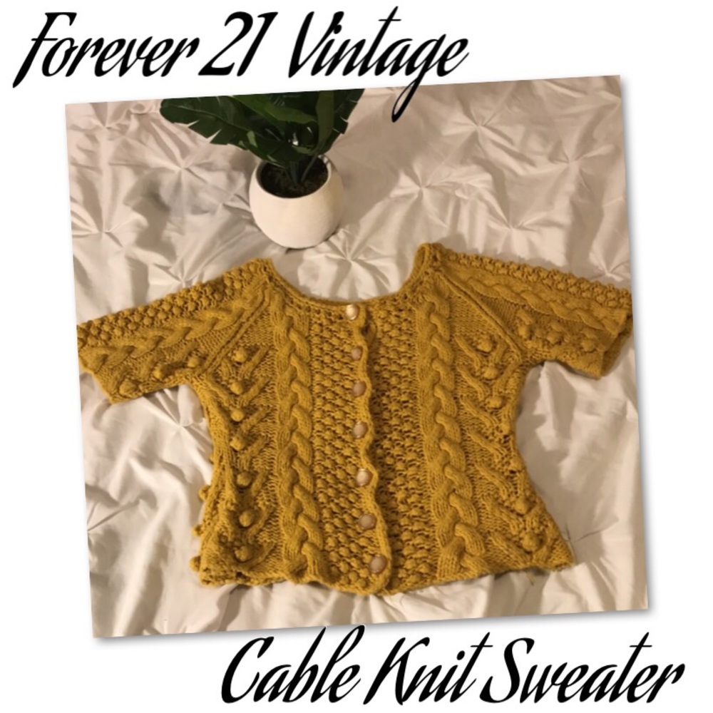 📍hold Vintage Cable knit sweater size medium